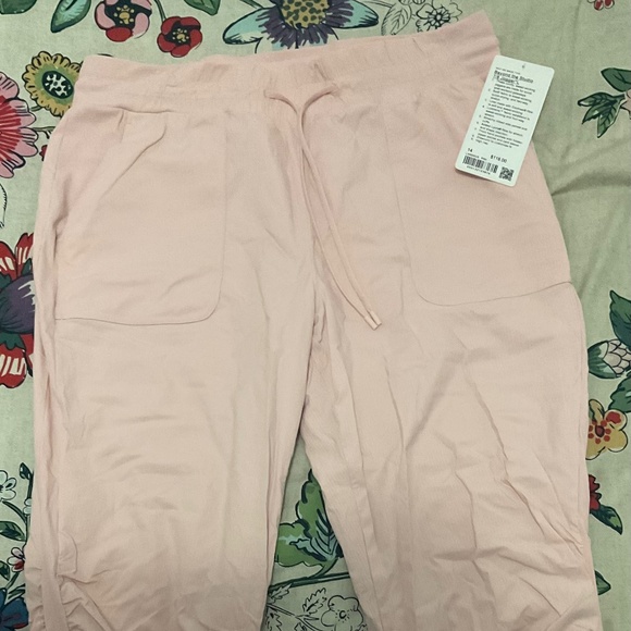 Lululemon Beyond the Studio 7/8 Jogger Size 14 Light Pink - Picture 10 of 10